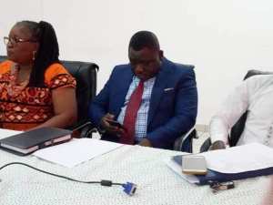 Cedi falls to record as foreign investors shun Ghana bonds