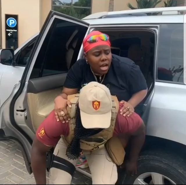 “I don’t feel like walking today” – Teni requests Ghanaian security guard to carry her (video)