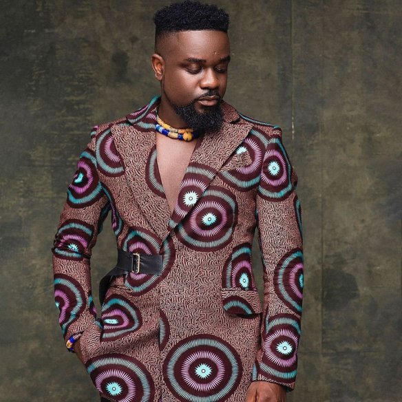 “From one kaba god to another” – M.anifest wishes Sarkodie a happy birthday