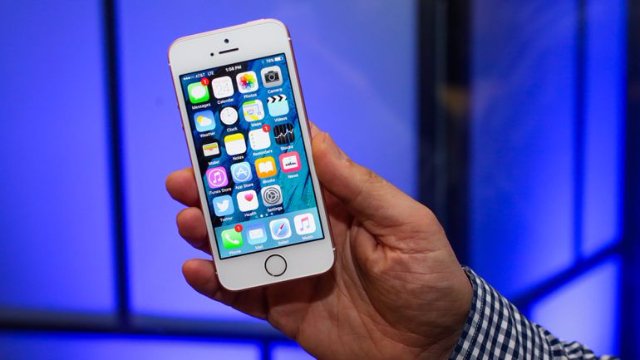 iPhone user sues Apple for turning him gay