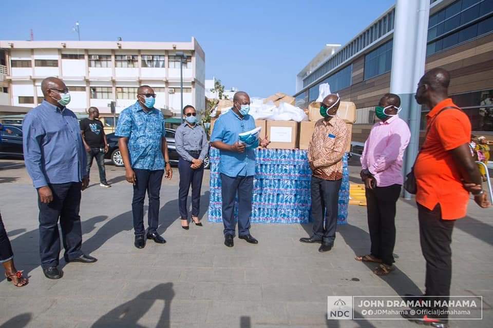 Former President John Dramani Mahama on Sunday presented one hundred sets of personal protective equipment (PPE) to health workers at the Greater Accra Regional (Ridge) Hospital in Accra. 