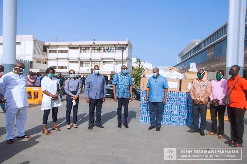 Former President John Dramani Mahama on Sunday presented one hundred sets of personal protective equipment (PPE) to health workers at the Greater Accra Regional (Ridge) Hospital in Accra. 